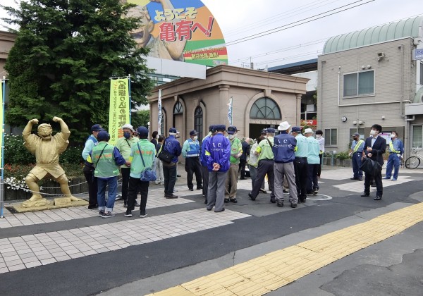 屋外広告物適正化旬間　葛飾区・亀有駅周辺で実施された「違反屋外広告物追放キャンペーン」